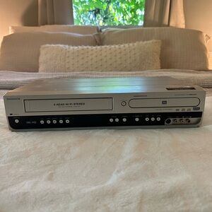 Magnavox 4 Head Hi-Fi Stereo VCR VHS dvd combo player